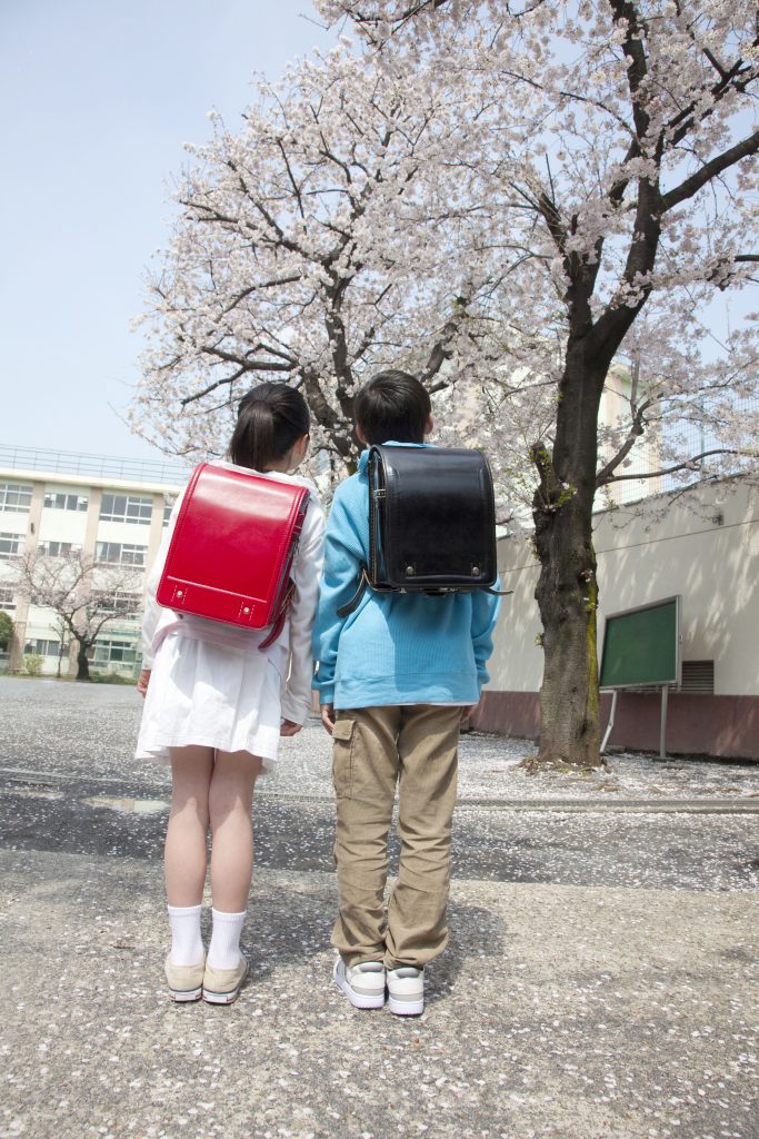 Japanese kids carrying a randoseru.