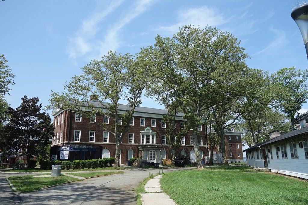 The Harbor School on Governor’s Island (Photo by Tdorante10 for Wikimedia Commons)